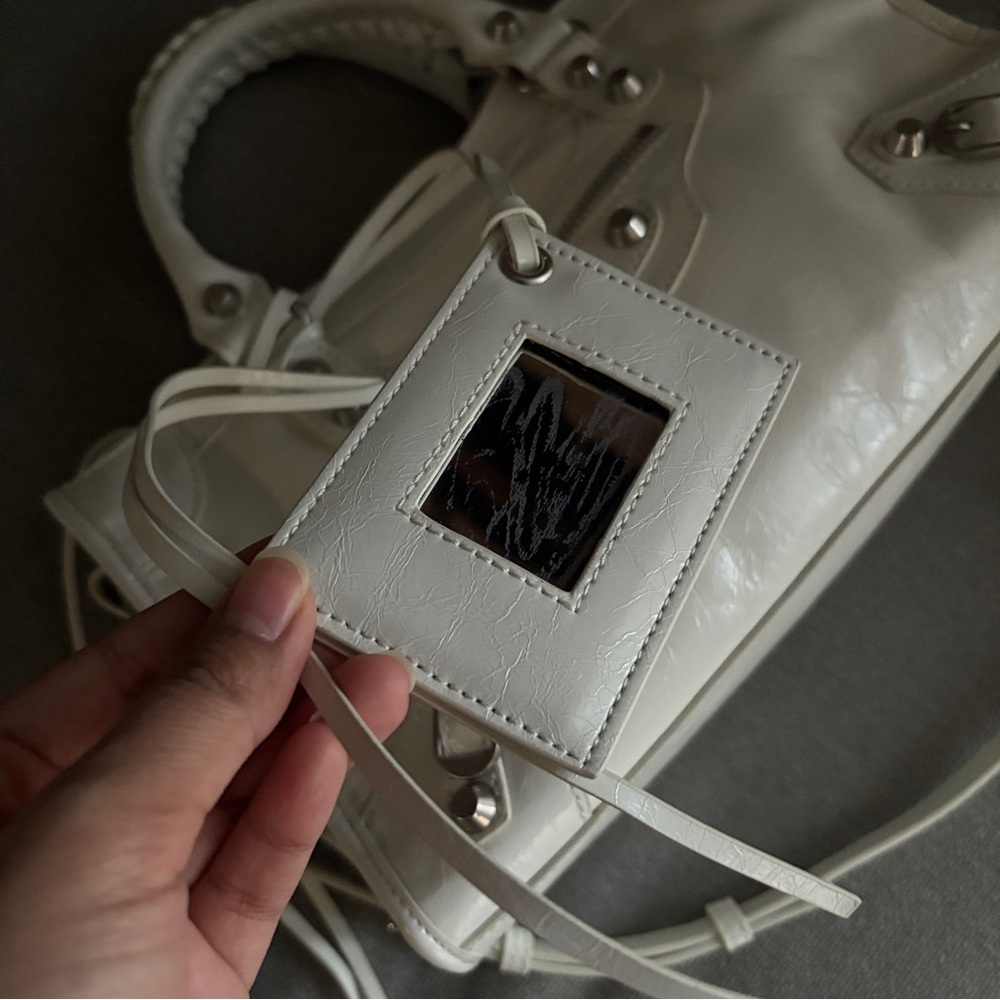 Lush Leather Moto City Bag - Picture 7 of 8